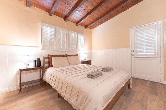 Building Photo - Peaceful Cottage Home w/ 3B2B