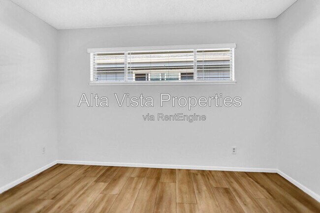 Building Photo - 5633 Scripps St