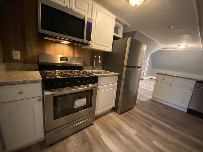 Building Photo - 111 Summer St