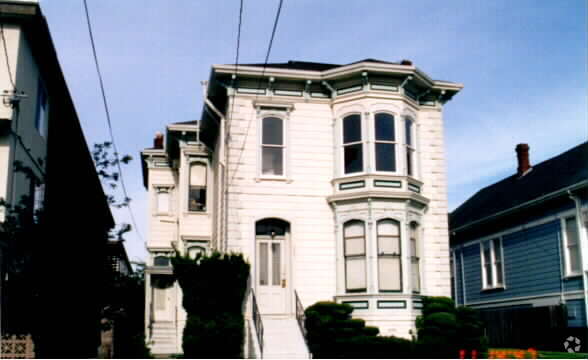 Building Photo - 2225 San Antonio Ave
