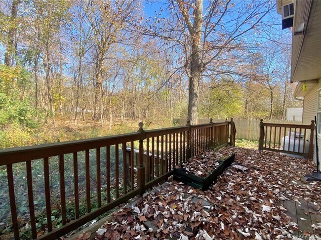 Building Photo - 7 Penny Ln