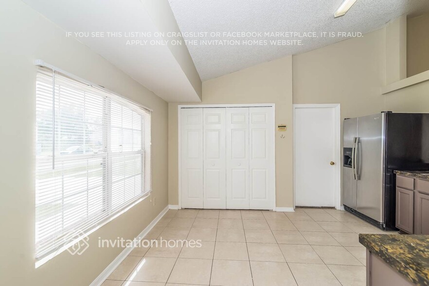 Building Photo - 7532 Dover Cliff Dr N