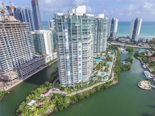 Primary Photo - 16500 Collins Ave