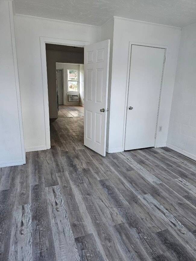 Building Photo - 14 W Herrick Dr