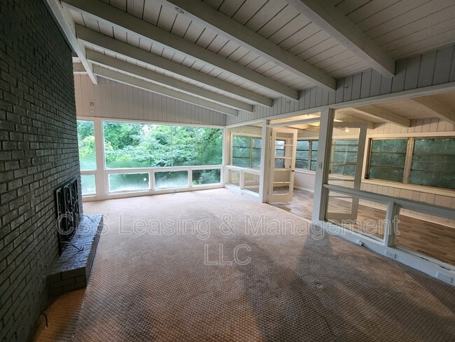 Building Photo - 4001 Calhoun Dr