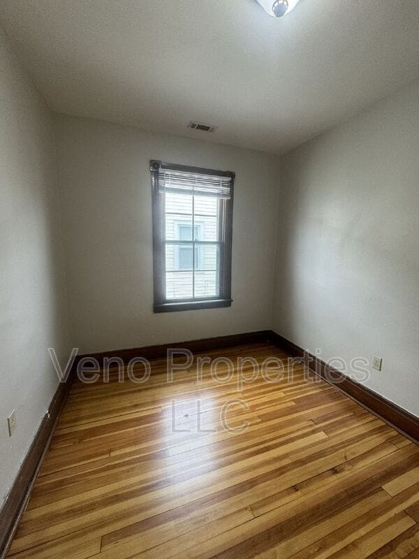 Building Photo - 149 Saratoga Ave