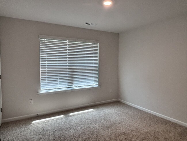 Building Photo - 8550 Beckett Chase Wy