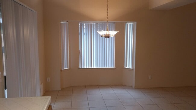 Building Photo - 2 Story home in NE Fresno, Clovis Schools and near shopping centers.