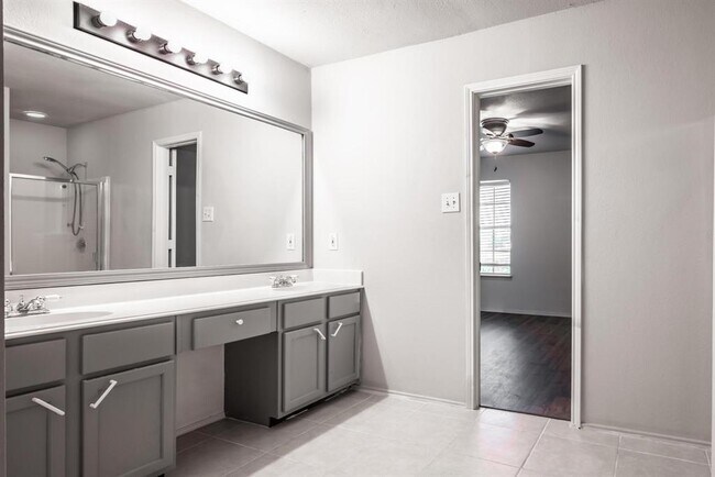 Building Photo - 309 Longshore Dr