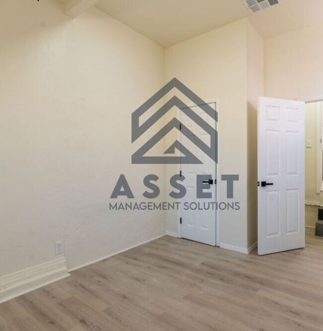 Building Photo - 422 E Northrup Dr