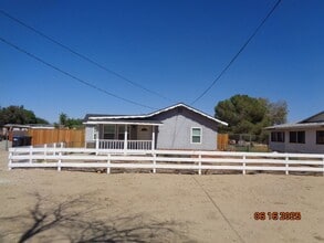 Building Photo - Cute and Cozy Ranch Style Home in East Lan...
