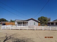 Building Photo - Cute and Cozy Ranch Style Home in East Lan...