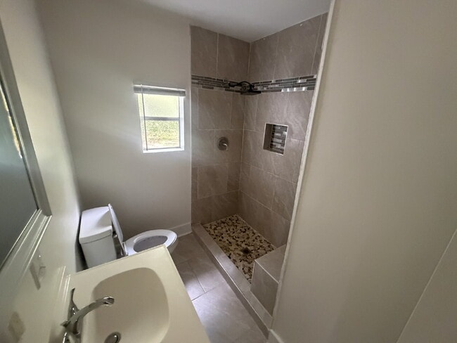 Building Photo - House for Rent