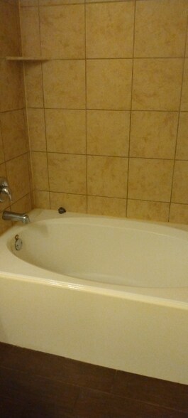 Building Photo - 176 Housefinch Loop