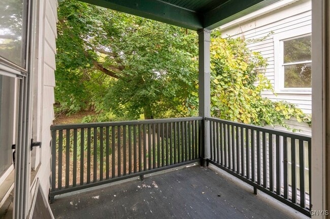 Building Photo - 244 Lincoln Ave