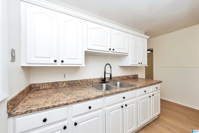 Building Photo - 2842 Brooklane Dr