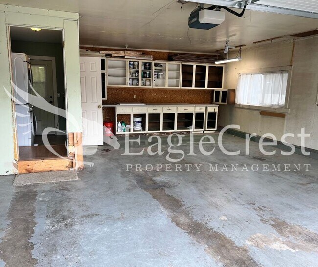 Building Photo - Two Bedroom, One Bathroom House with Fence...