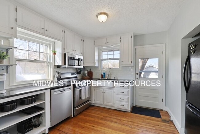 Building Photo - Historic Home in Downtown Lee's Summit