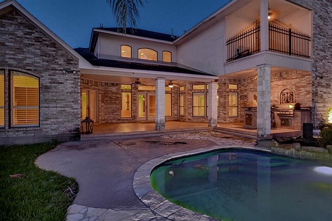 Building Photo - 58 Lake Rd