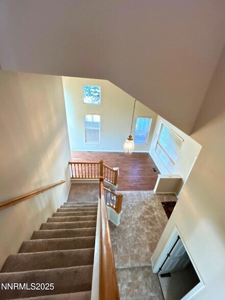 Building Photo - 1685 Southview Dr