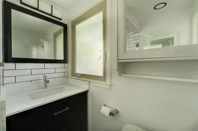 Building Photo - 3700 1/2 Kerbey Ln