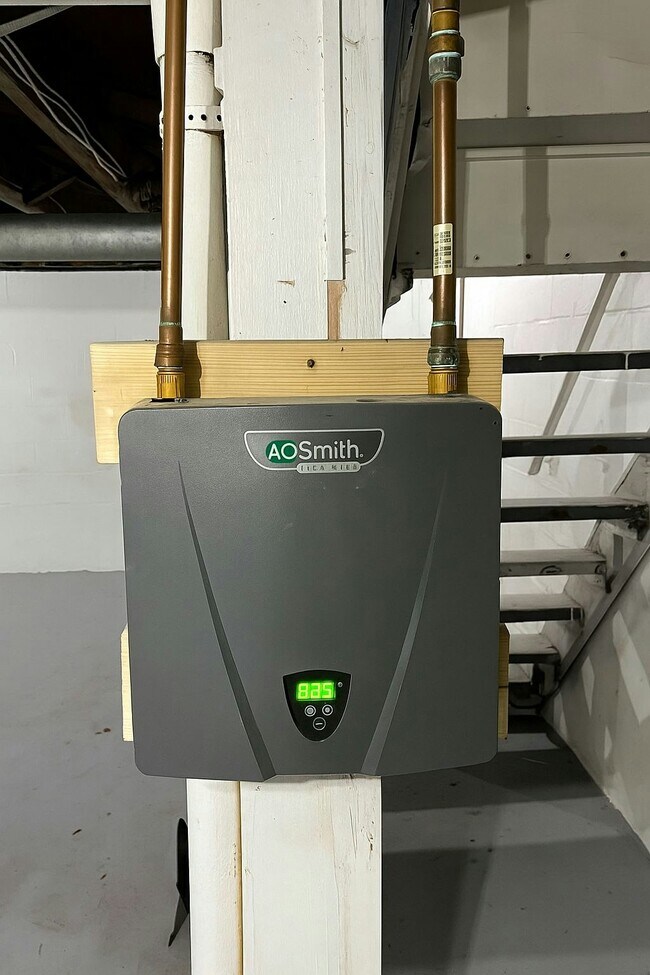 Building Photo - 800 Carpenter St