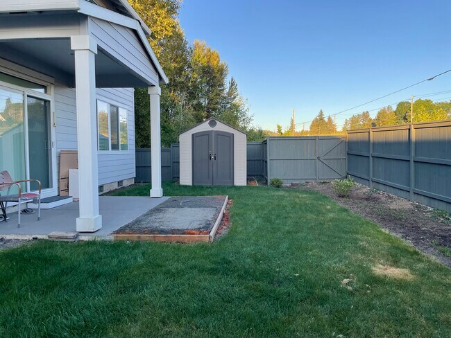 Building Photo - 22405 SW Frst Crk Wy