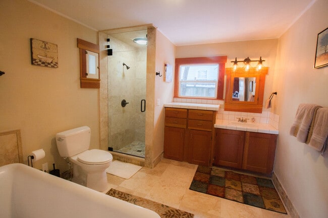 Building Photo - Zara's Cottage: Fully Furnished,  blocks t...