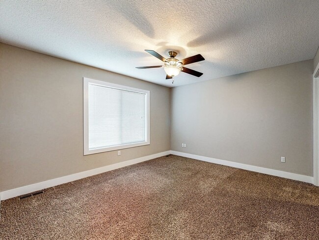 Building Photo - 411 Sunflower Dr