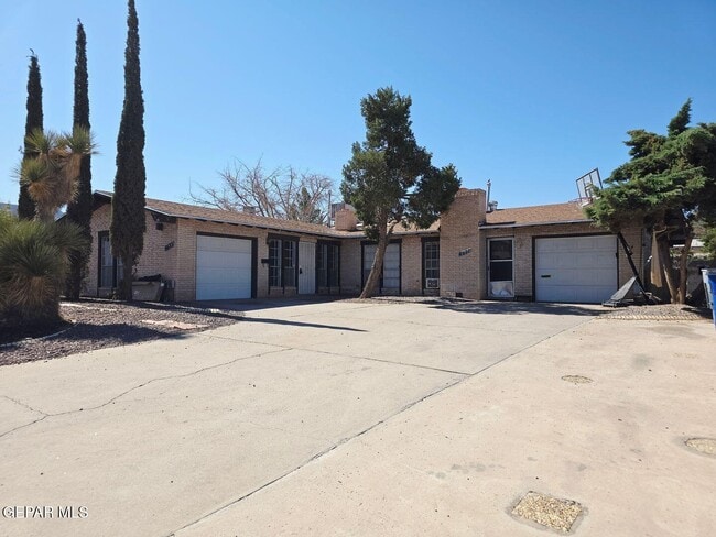 Building Photo - 6625 Escondido Dr
