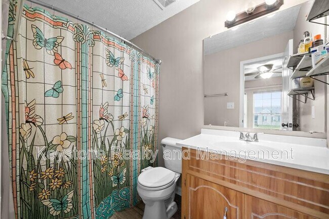 Building Photo - 223 Golden Pond Ave
