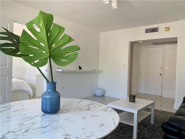 Building Photo - 1480 Euclid Ave