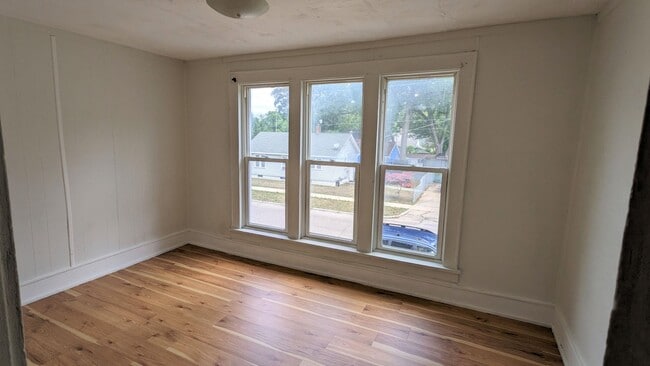 Building Photo - 121 E Holbrook Ave