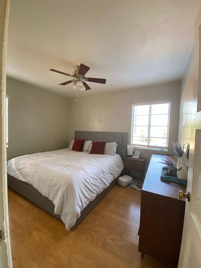 Building Photo - Gorgeous 3 bedroom 1 bath in Historic Coro...