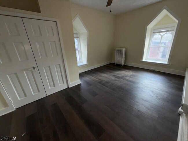 Building Photo - 57 Bridge St