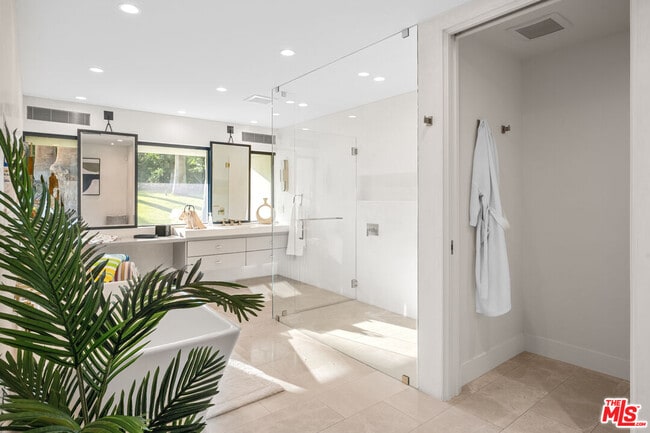 Building Photo - 70461 Boothill Rd