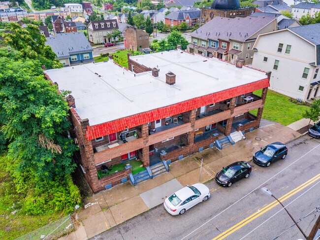 Building Photo - 2118 Bedford Ave