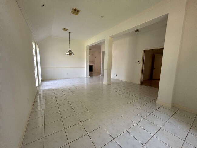 Building Photo - 15803 Mission Estates Ct