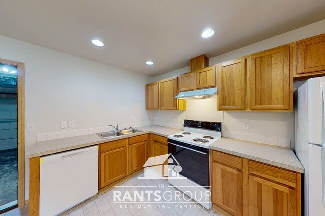 Building Photo - Spacious 3 Bed, 2.5 Bath Townhome in Lacey...