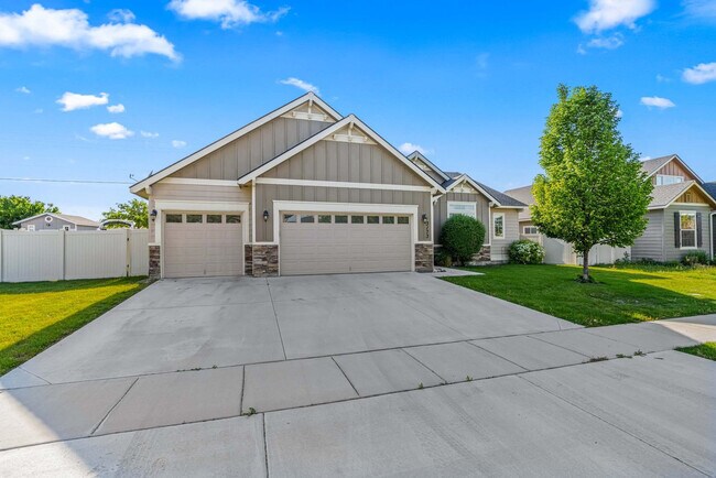 Building Photo - 3173 S Mystic Seaport Ave