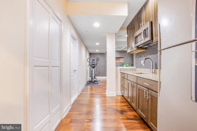 Building Photo - 3041 Bel Pre Rd