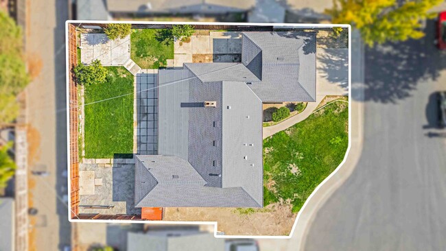 Building Photo - 2825 Westchester Ln