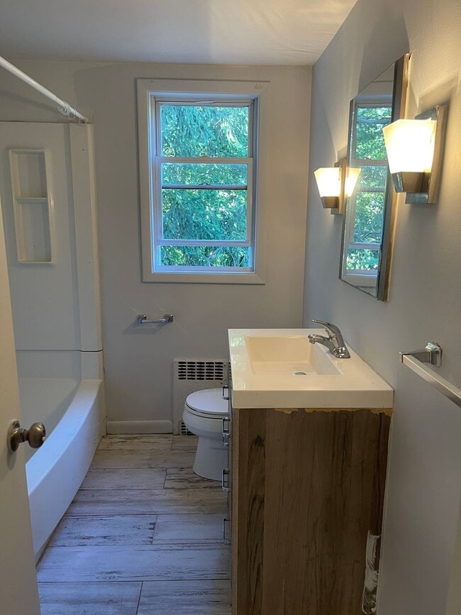 Building Photo - **100 SICARD ST** Basement+Driveway+Off-Street Parking+Free Washer/Dryer+Deck+Backyard