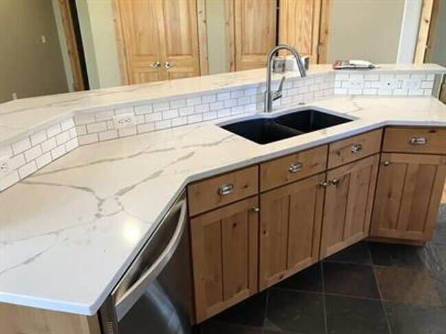 Building Photo - 4484 Alexander St