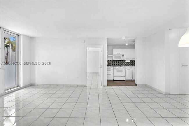 Building Photo - 5313 Collins Ave