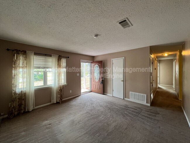 Building Photo - 3227 Fresno Ave