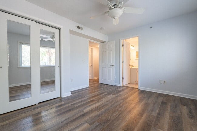 Building Photo - MOVE IN READY 2-bedroom in Virginia Beach!