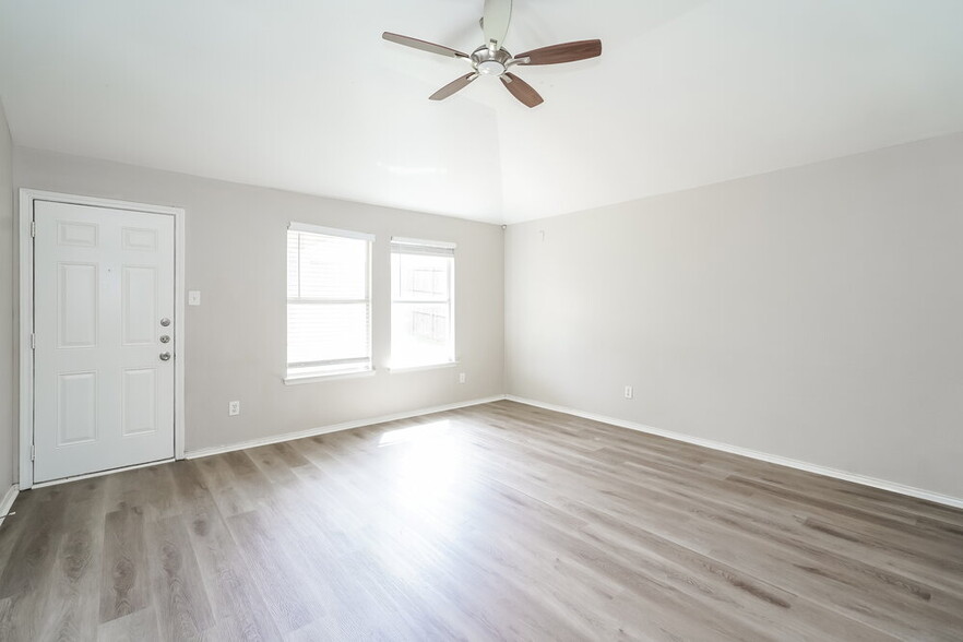 Building Photo - 110 Comanche Trail