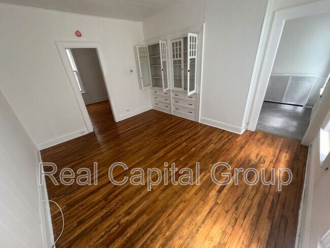 Building Photo - 130 5th Ave