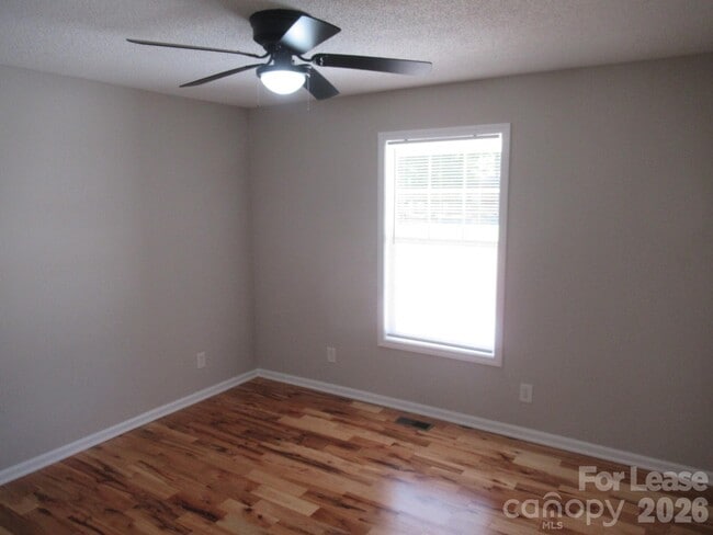 Building Photo - 820 Horseshoe Lake Rd